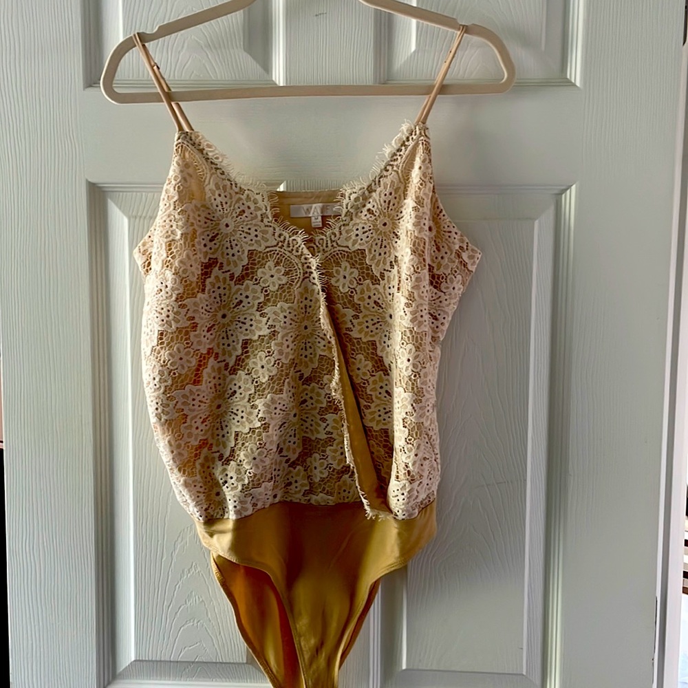 Lace body, size M. Only worn couple times, very cute with jackets